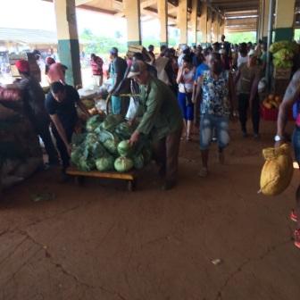 Produce and People at the Cuban Market